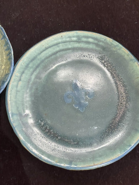 Fleur de lis pottery plate
