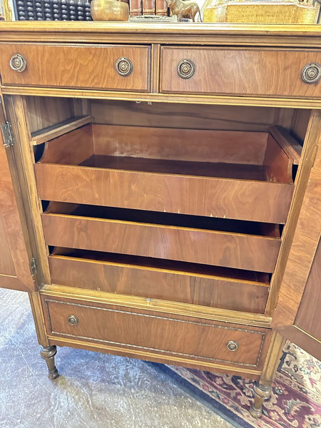 Vintage gentleman's dresser, 6 drawers 20.5 deep by 35 wide by 51 Tall pickup only