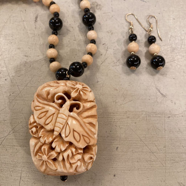 Vintage Chinese Onyx & Bone Carved Necklace & Earrings Set (26" long necklace, 1.5" l earrings)