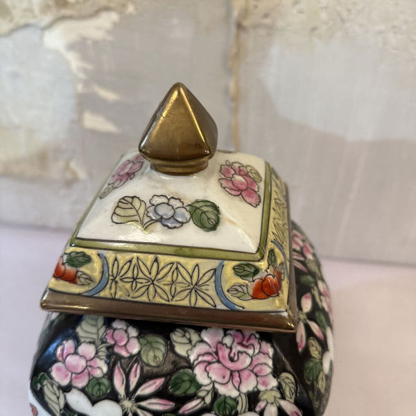 VINTAGE VSE WITH LID