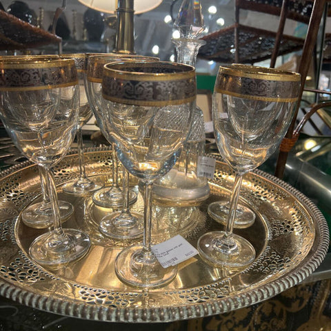 Set of 8 Wine glasses with gold and silver Detail