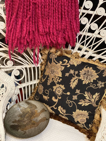 Accent pillow with tassels