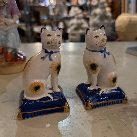 ANTIQUE STAFFORDSHIRE CAT PAIR 5T