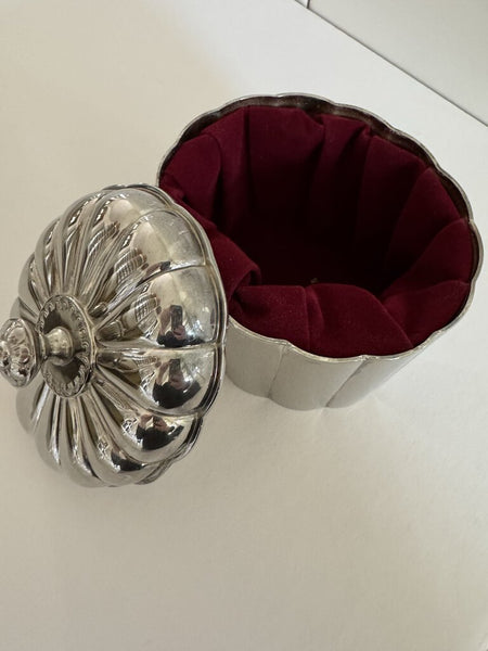 Silver Oval Velvet Lined Scalloped Box