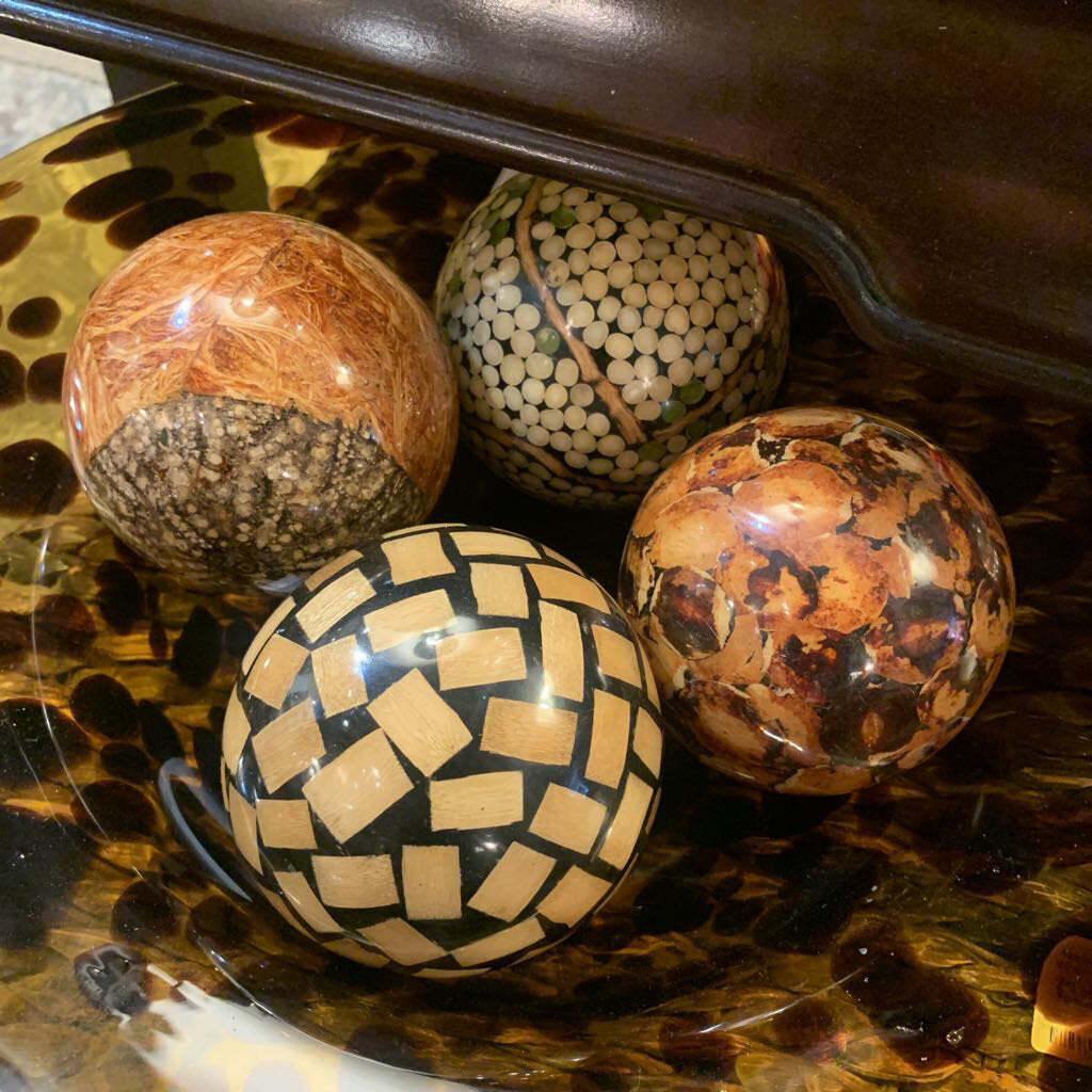 Set of 4 wood carpet balls