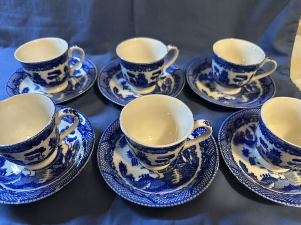 Set of 6 vintage blue willow cups and saucers