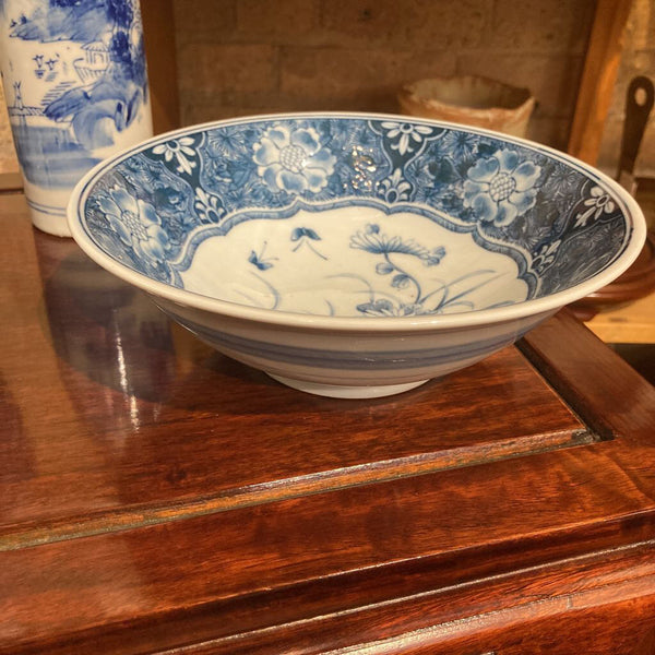 Blue & White asian porcelain bowl (8W, 3H inches)