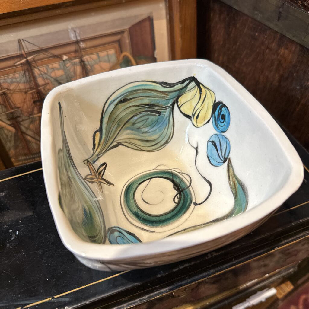 Pottery bowl by Salamon