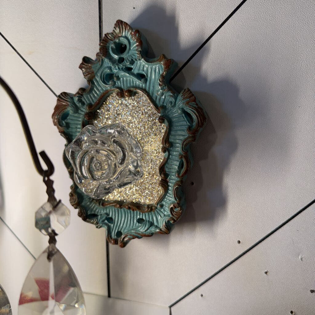 Door knob art