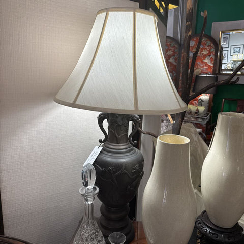 Bronze lamp with raised Asian design