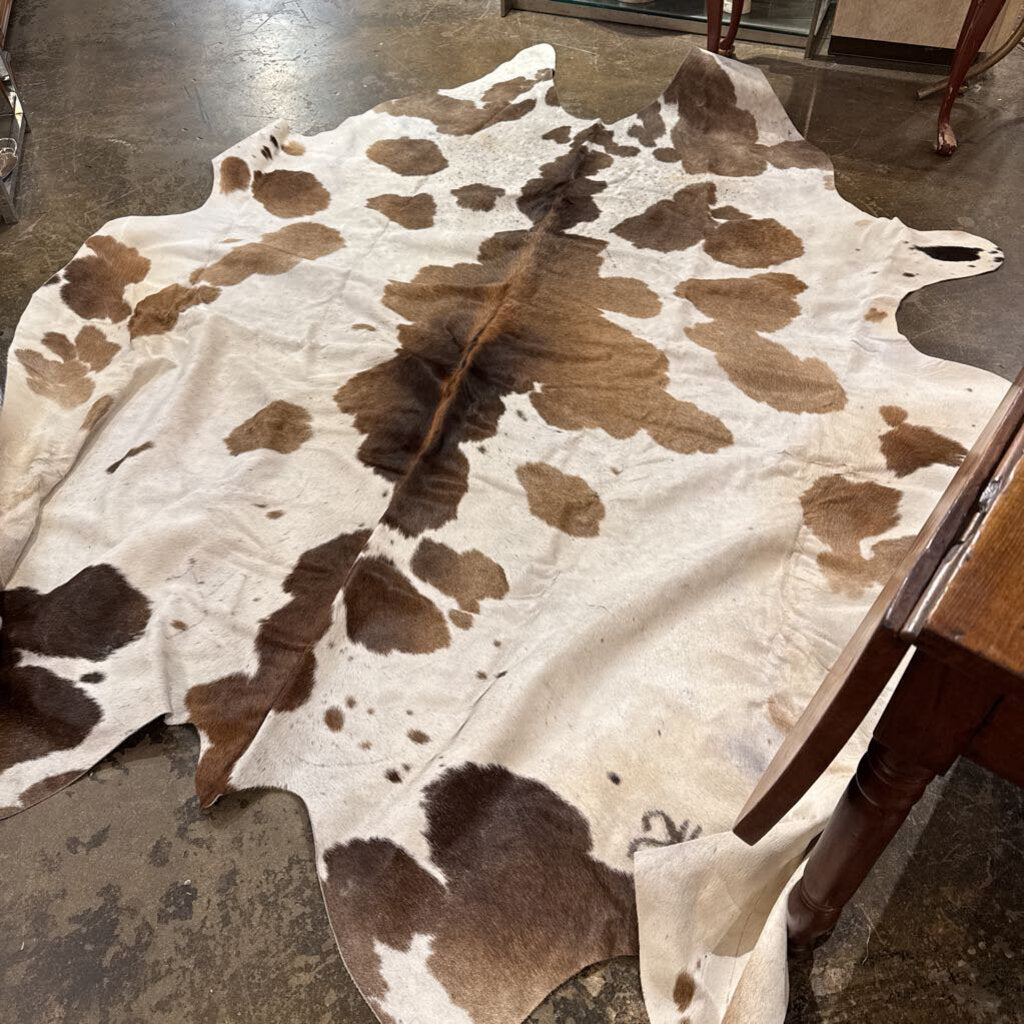 Large cow hide off white and light brown approx 78"x94"