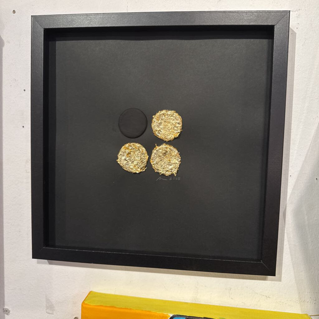 Mcm circle art with gold accent 13x13