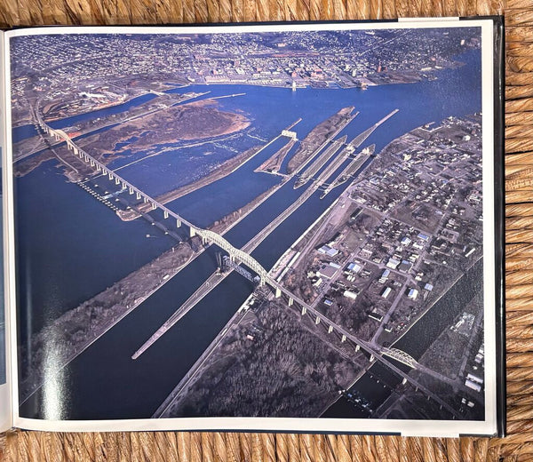 1994 MICHIGAN LIGHTHOUSES AN AERIAL PHOTOGRAPHIC PERSPECTIVE COFFEE TABLE BOOK