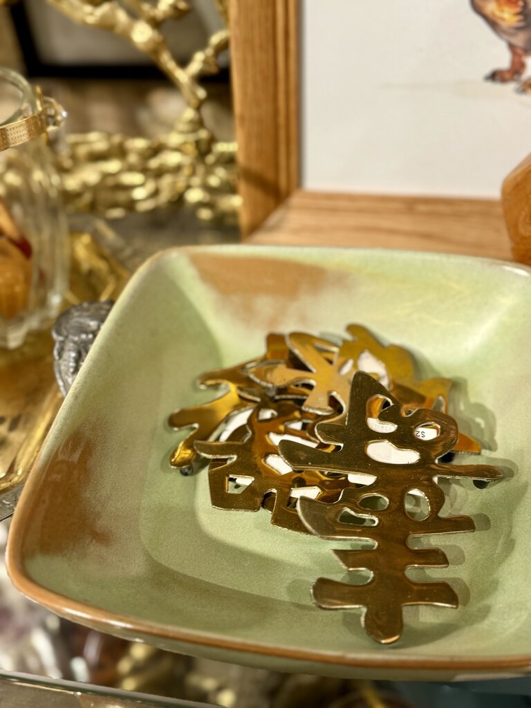 Hanging Chinese symbol- EACH