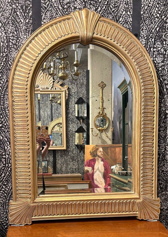 HOLLYWOOD REGENCY ARCHED GILDED CARVED WOOD MIRROR | 46.75"H X 35.5"W X 2.25"D
