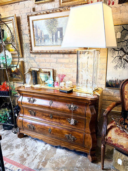 Henredon Louis XV Bombe Chest. Featuring a beautifully contoured silhouette with gracefully curved sides and a scalloped apron. For pick up only. 46.5x19.5x31.5