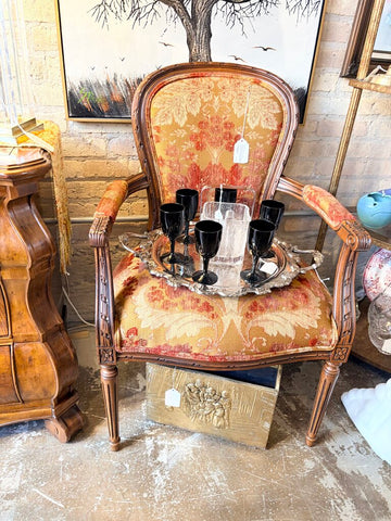 Vintage Louis XVI style armchair with medallion back and fluted legs in mahogany. 39x25x27 For pick up only