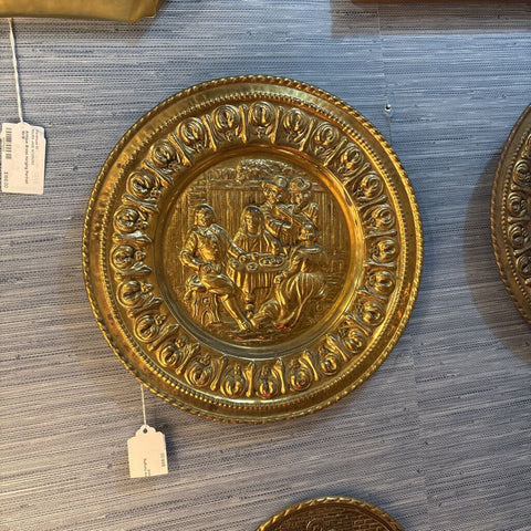 Vintage Gold Pub scene hanging wall art - 12 inches round