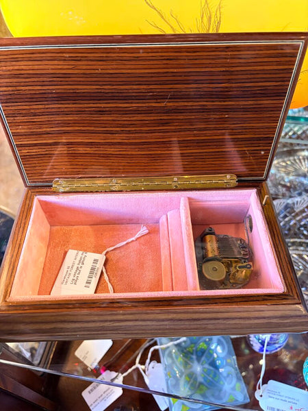 Lrg vintage Italian music box-music plays but is glitchy 9x2.5x5.25