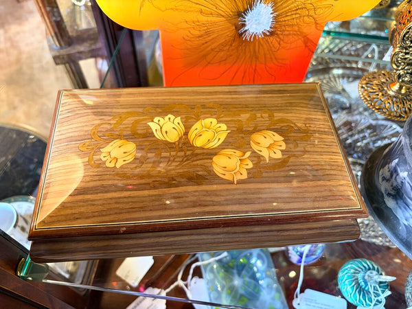 Lrg vintage Italian music box-music plays but is glitchy 9x2.5x5.25