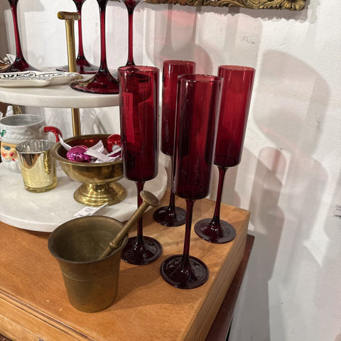 Red champagne glasses (4)