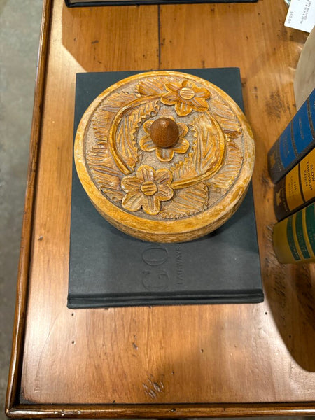 VINTAGE CARVED WOOD LIDDED TRINKET BOWL WITH FLORAL MOTIF | 3.75"H X 5.5"W