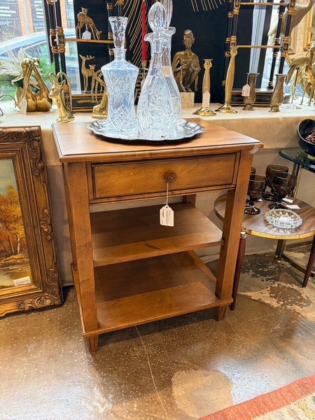 Nice Ethan Allen one drawer side table or nightstand 28.5x17x23