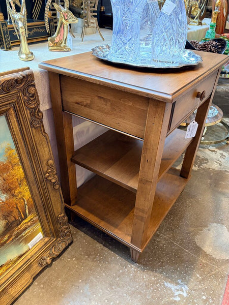 Nice Ethan Allen one drawer side table or nightstand 28.5x17x23