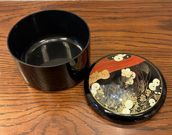 MID CENTURY JAPANESE TRINKET BOX W/CHINOISERIE FLORAL LID | 4"H X 5"W