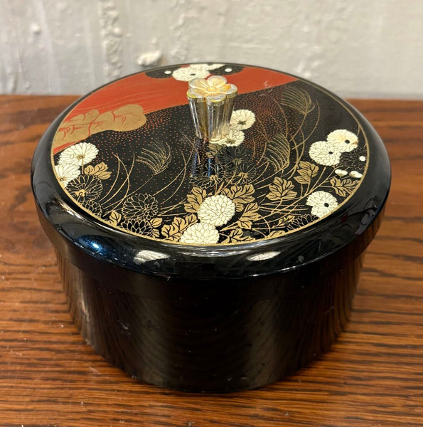 MID CENTURY JAPANESE TRINKET BOX W/CHINOISERIE FLORAL LID | 4"H X 5"W
