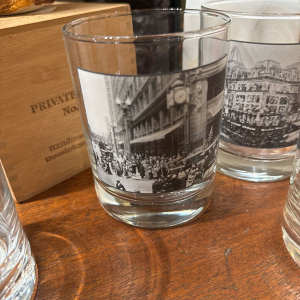 Set of 4 Whisky glasses with vintage Chicago Photos