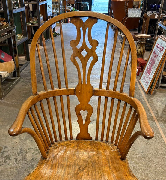 ENGLISH WINDSOR ARM CHAIR WITH ORNATE BACK & CABRIOLE LEGS MARKED MADE IN ENGLAND | 41"H X 26"W X 17"D
