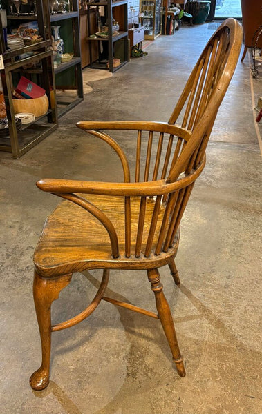 ENGLISH WINDSOR ARM CHAIR WITH ORNATE BACK & CABRIOLE LEGS MARKED MADE IN ENGLAND | 41"H X 26"W X 17"D