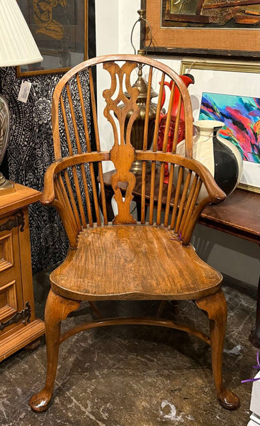 ENGLISH WINDSOR ARM CHAIR WITH ORNATE BACK & CABRIOLE LEGS MARKED MADE IN ENGLAND | 41"H X 26"W X 17"D