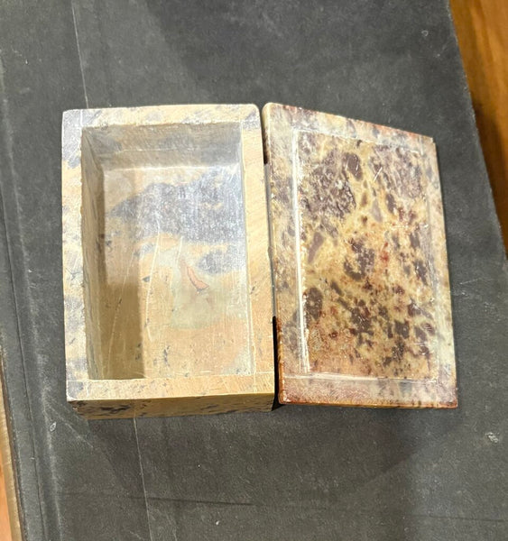 VINTAGE MARBLE TRINKET BOX WITH INLAID FLORALS DONE IN MOTHER OF PEARL AND OTHER STONES | 3.25"W X 1.25"H