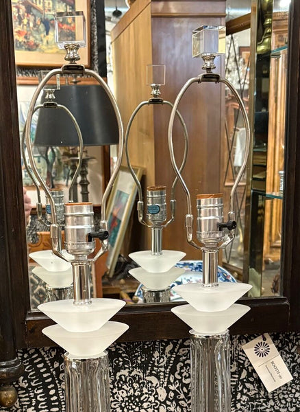 BAUER REEDED GLASS VINTAGE LAMP W/LUCITE & CHROME BASE & ACRYLIC ACCENT -EACH | 21"H (SOCKET) 27.5"H (FINIAL) X 6.5"W