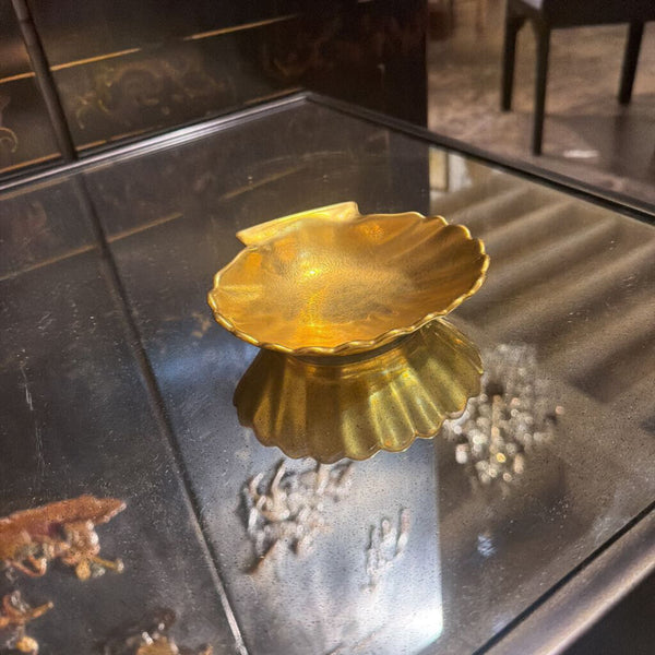 Vintage Picksrd China gold shell dish