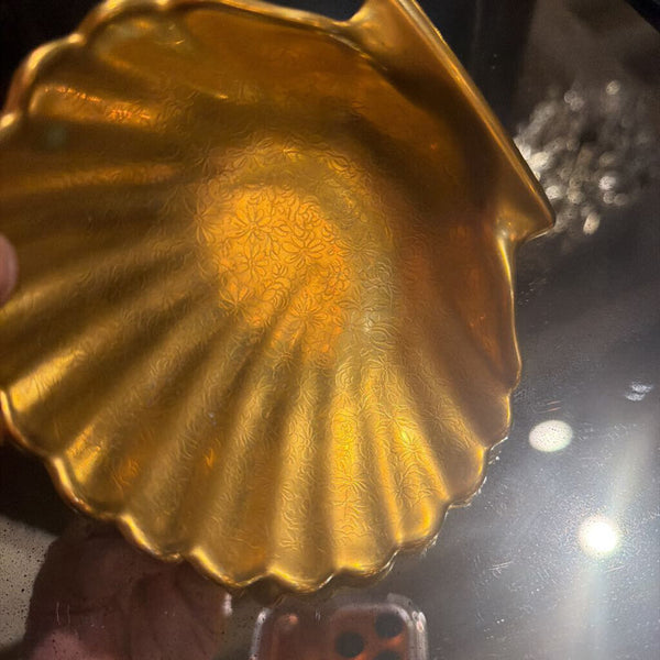 Vintage Picksrd China gold shell dish