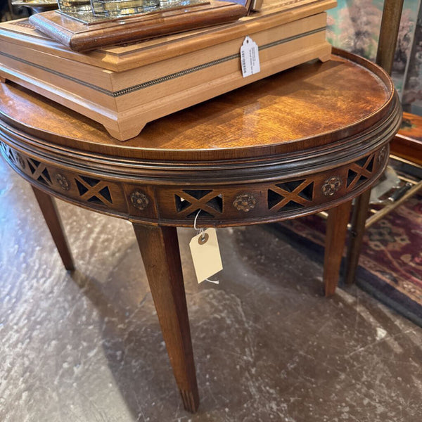 Vintage Oval Coffee table 20x28x19T pickup only