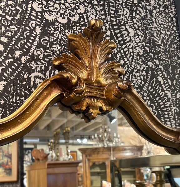 GILDED CARVED WOOD VINTAGE MIRROR W/LEAF MOTIF| 34.5"H X 23"W