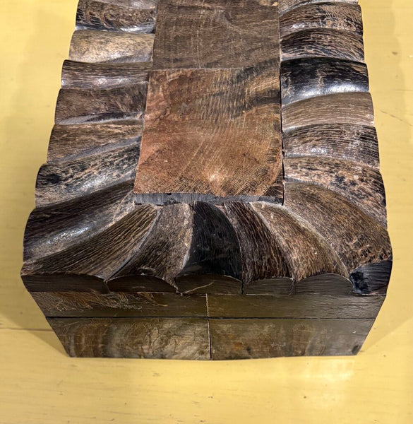 HAND CRAFTED LIDDED HORN BOX - MADE IN INDIA