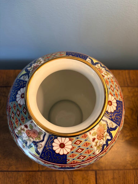 Vintage Japanese Imariware porcelain vase 9.5t x7.5
