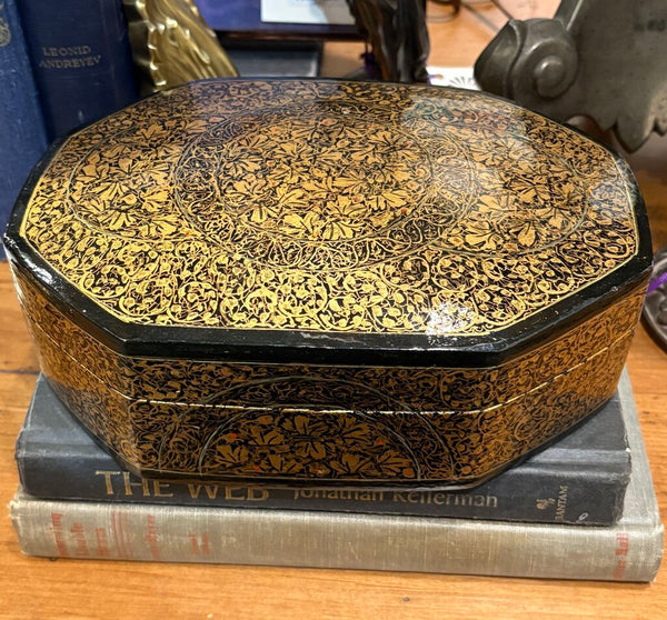 ORNATE GOLD & BLACK VINTAGE LACQUERED BOX WITH LID | 8.75"W X 3.75"H