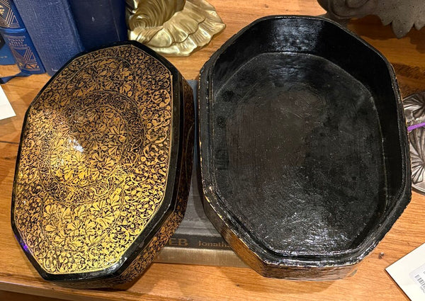 ORNATE GOLD & BLACK VINTAGE LACQUERED BOX WITH LID | 8.75"W X 3.75"H