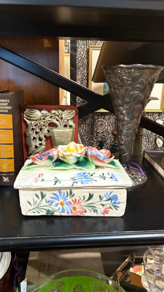 VINTAGE ITALIAN TRINKET LIDDED BOX WITH FLORALS