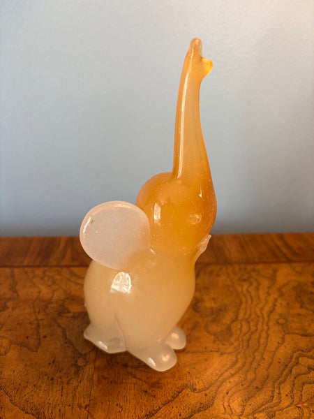 Lovely art glass opine elephant