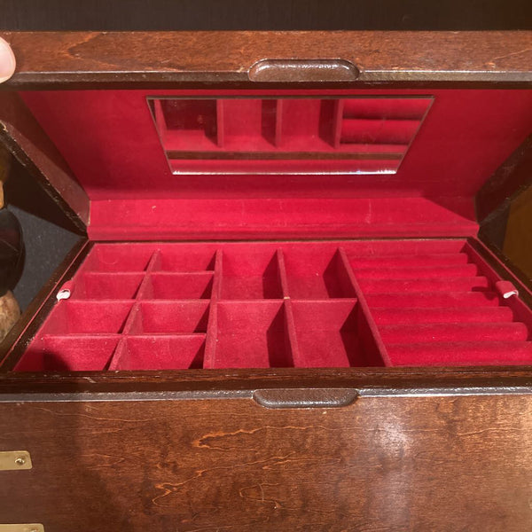 Lift top jewelry box
