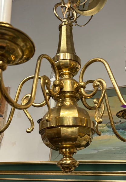 SOLID BRASS VINTAGE CHANDELIER IN WORKING ORDER