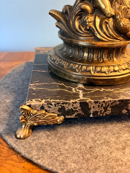 Vintage Hollywood Regency cherub table lamp featuring a diamond cut shade, prisms and a footed marble base. For pick up only approx 33t