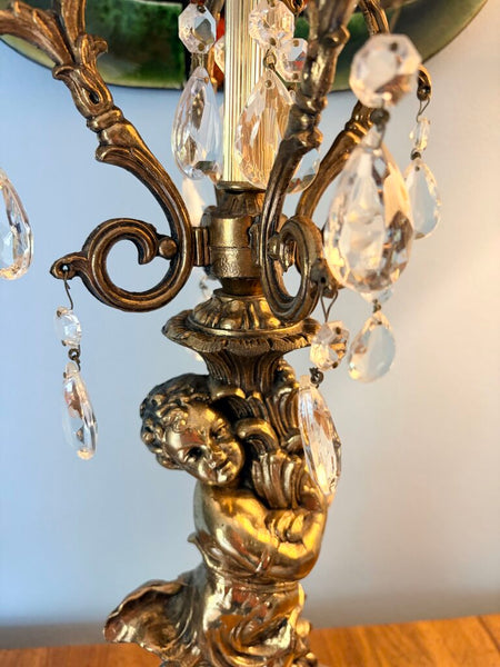 Vintage Hollywood Regency cherub table lamp featuring a diamond cut shade, prisms and a footed marble base. For pick up only approx 33t